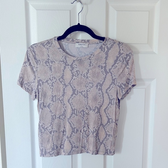 Aritzia Babaton tan snake tee crop top size s - Picture 2 of 5